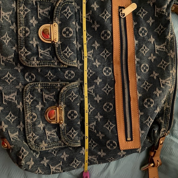 Gorgeous Louis Vuitton denim hobo style bag - Picture 9 of 9